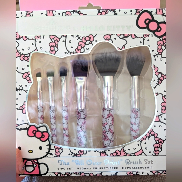 Impressions hello kitty makeup brush set - Picture 1 of 3